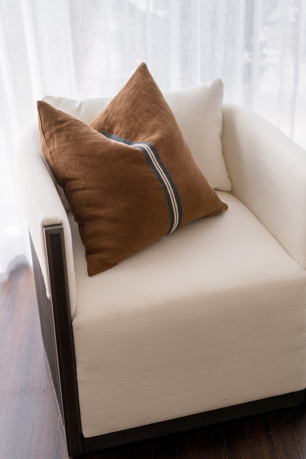 Kraton Swivel Chair - Grey Oak